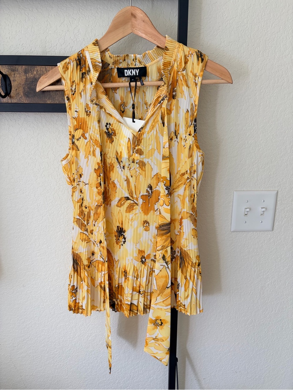 DKNY Yellow Floral Pleated V-Neck Sleeveless Top